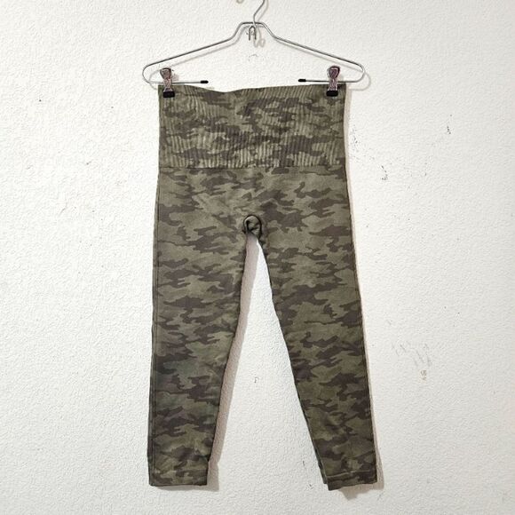 Spanx army camo color leggings size xl, capri - Picture 1 of 3